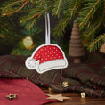 Charger l'image dans la visionneuse de la galerie, Bonnet de Père Noël – décoration à suspendre