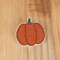 Charger l'image dans la visionneuse de la galerie, Citrouille (divers coloris) – broche, magnet ou marque-page