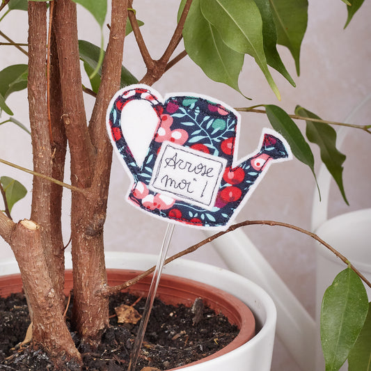 Pique-plante "Arrose-moi !" (divers coloris)