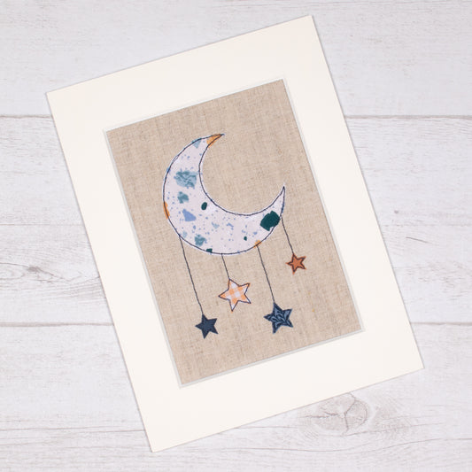 Tableau cousu Lune et étoiles suspendues