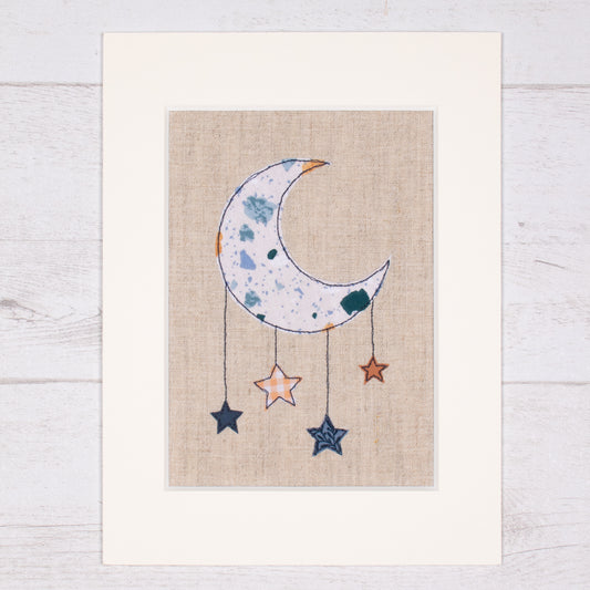 Tableau cousu Lune et étoiles suspendues