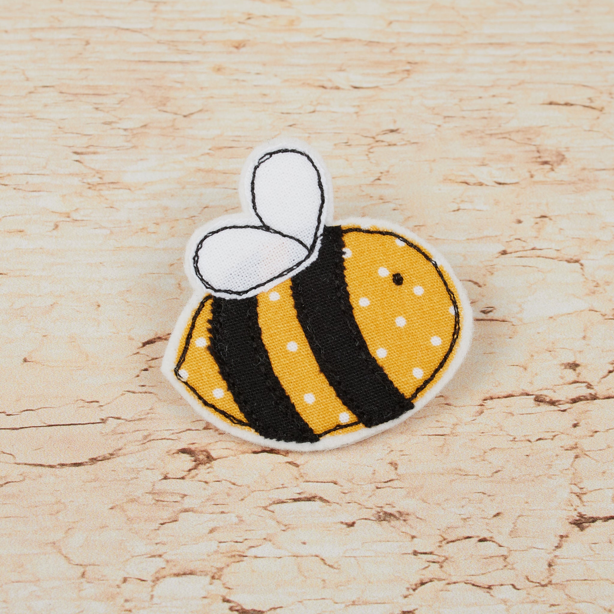 Abeille – broche, magnet ou marque-page