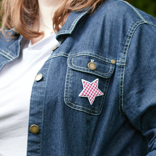 Étoile (divers coloris) – broche ou magnet