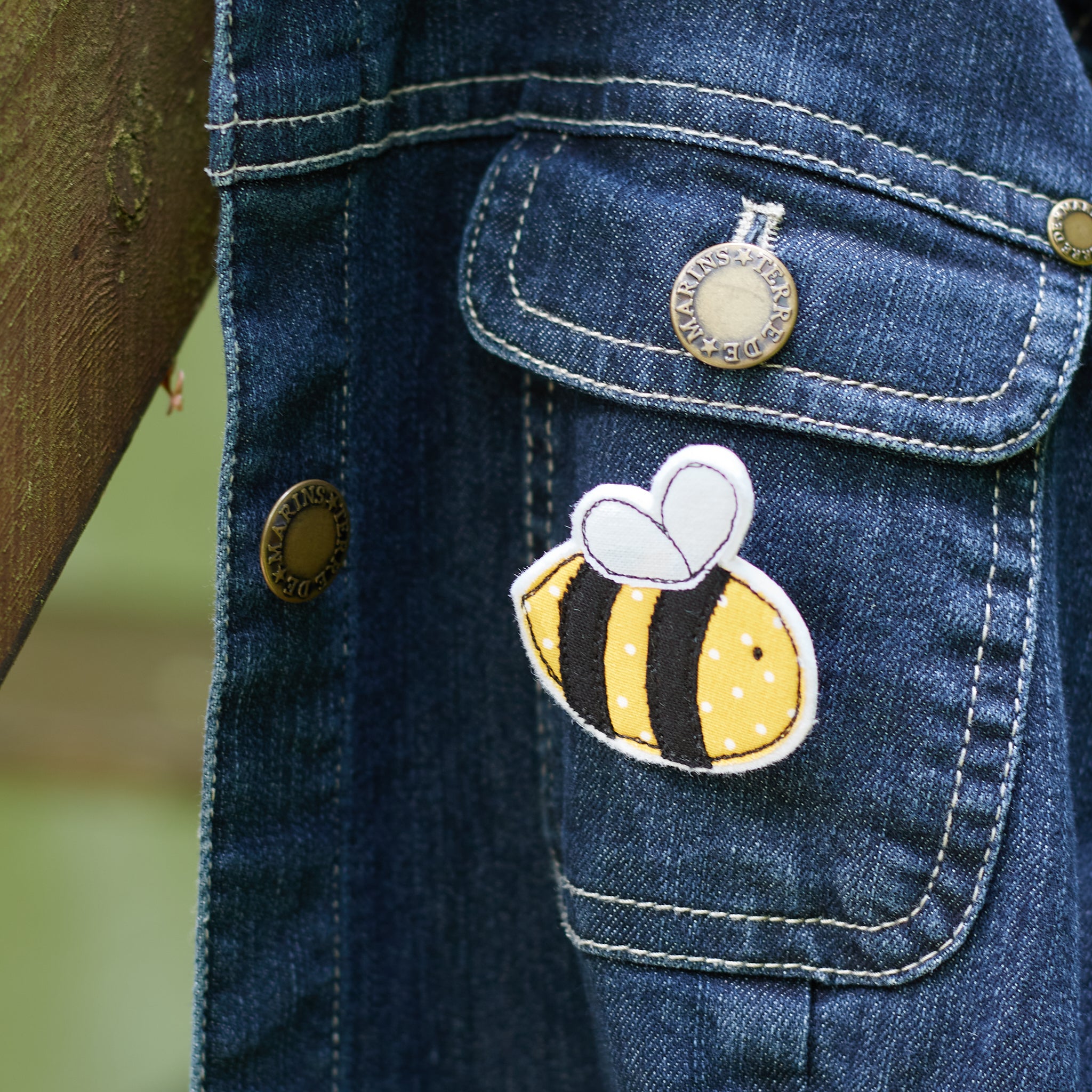 Abeille – broche, magnet ou marque-page