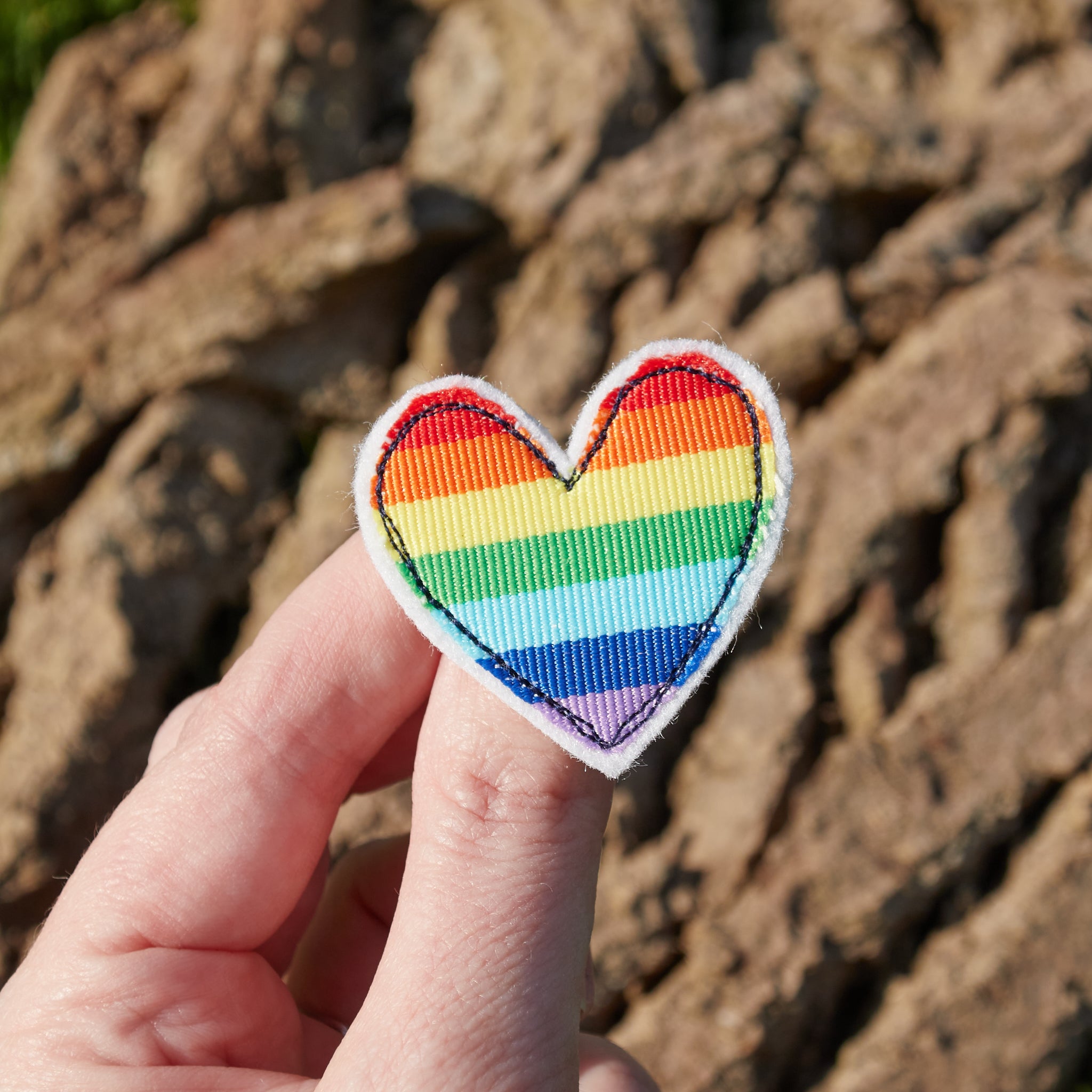 Cœur Pride arc-en-ciel – broche