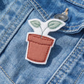 Charger l'image dans la visionneuse de la galerie, Petite plante (2 variantes) – broche
