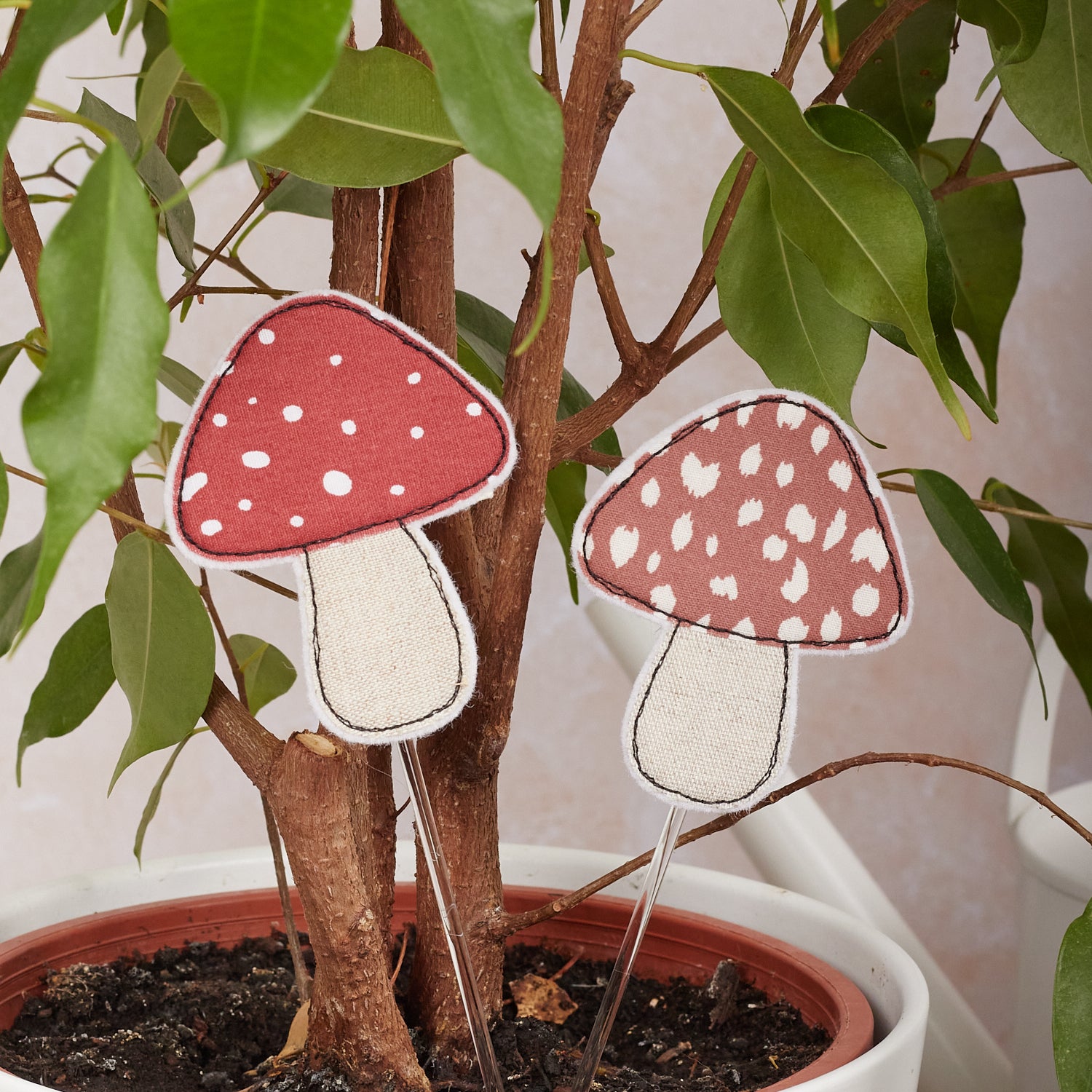Pique-plante champignon (divers coloris)