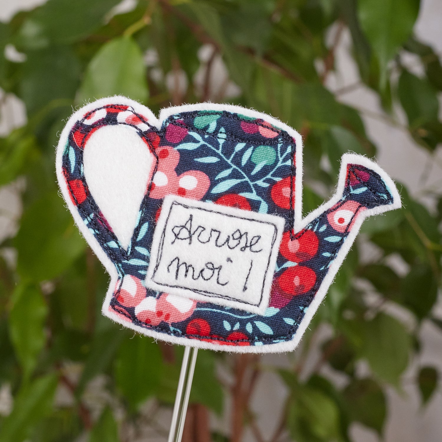 Pique-plante "Arrose-moi !" (divers coloris)