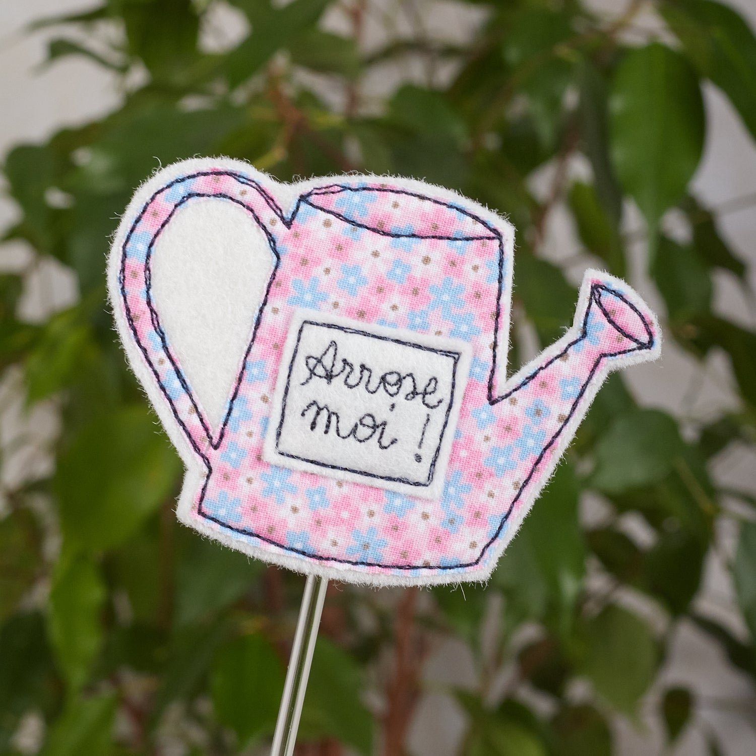 Pique-plante "Arrose-moi !" (divers coloris)