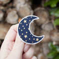 Charger l'image dans la visionneuse de la galerie, Lune – broche ou magnet
