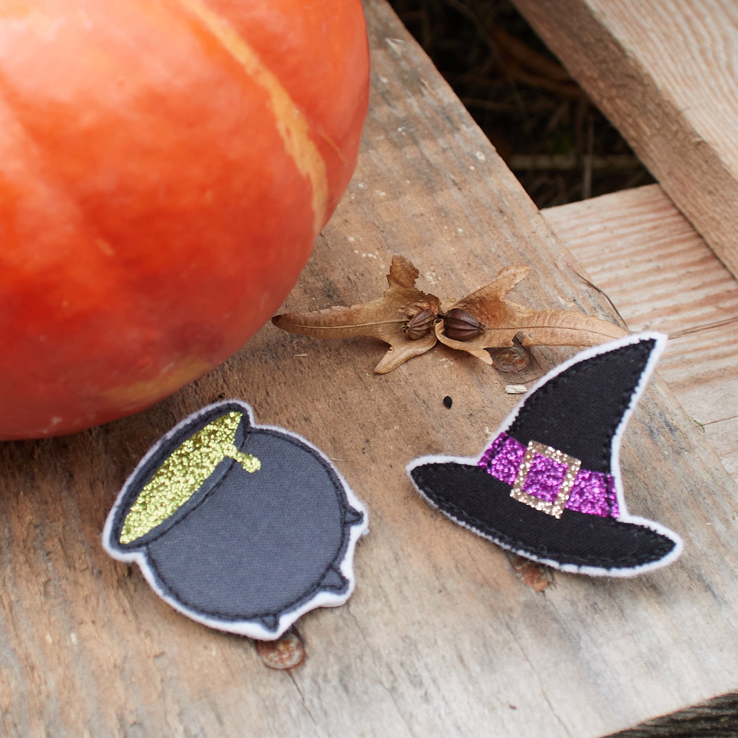 Chapeau de sorcière – broche, magnet ou marque-page