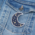 Charger l'image dans la visionneuse de la galerie, Lune – broche ou magnet
