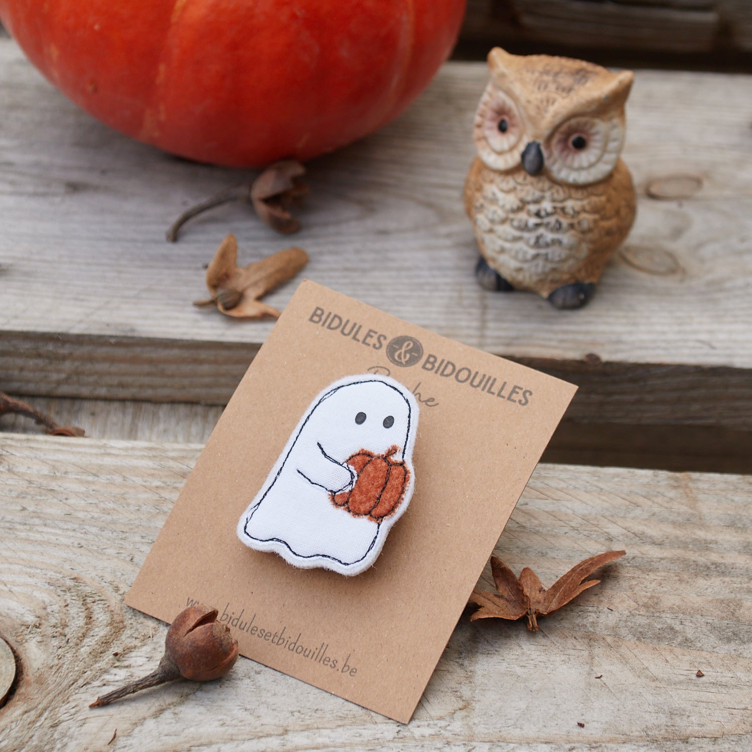 Fantôme avec citrouille – broche, magnet ou marque-page