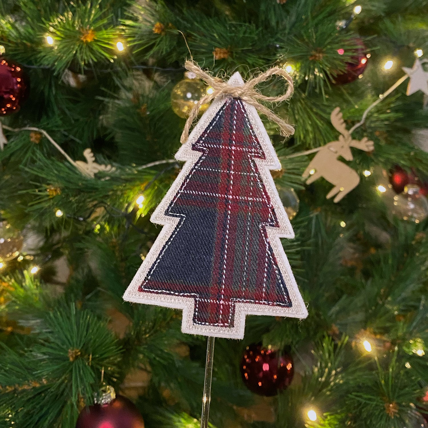 Sapin tartan (2 coloris) – pique-plante